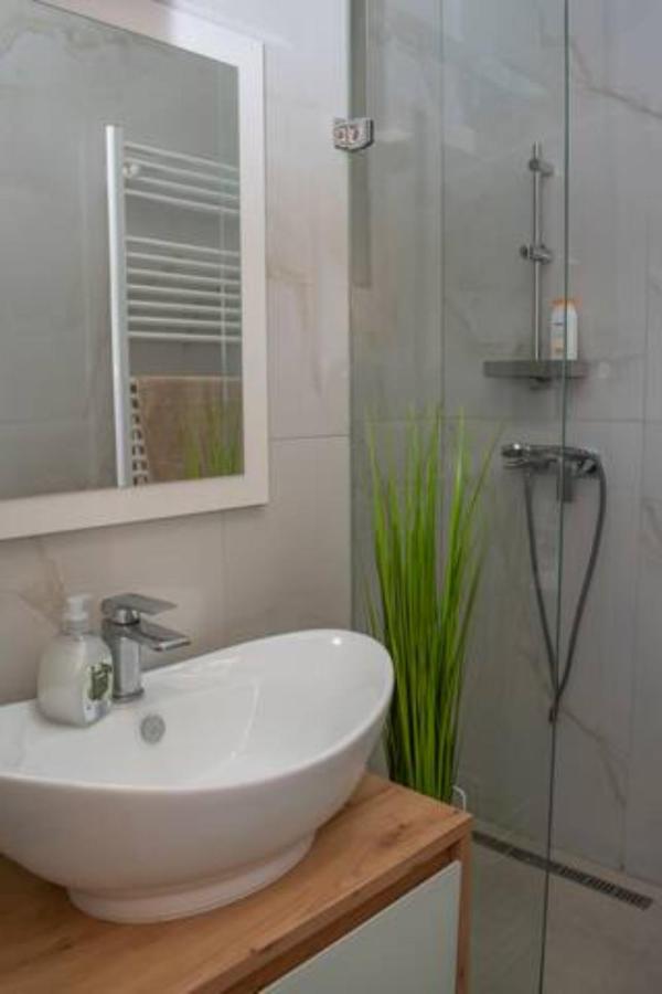 Elegant Stylish Modern Downtown Home Next 2 Danube Budapest Bagian luar foto
