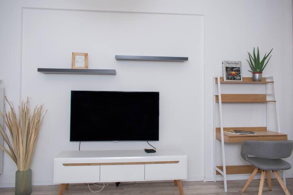 Elegant Stylish Modern Downtown Home Next 2 Danube Budapest Bagian luar foto